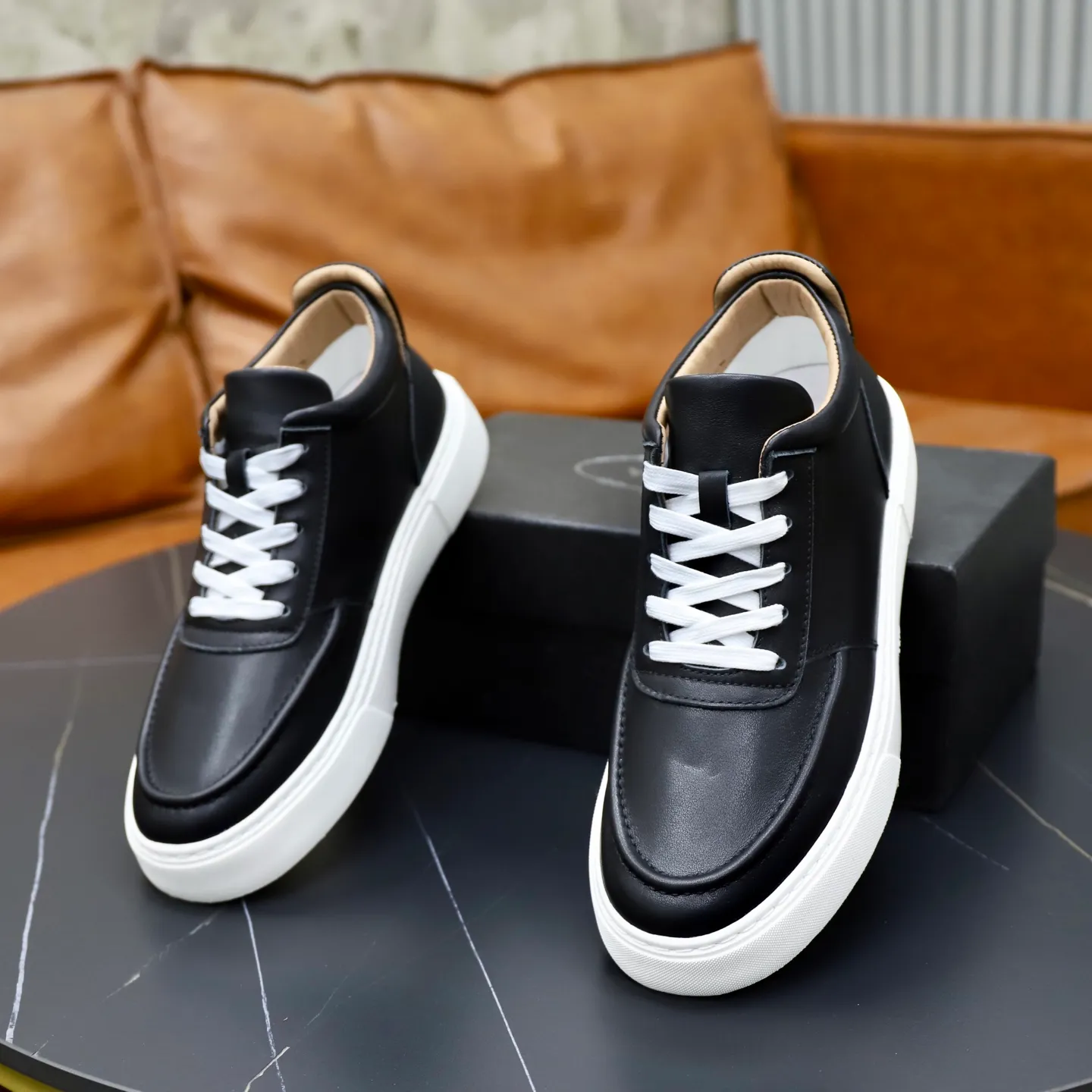 Ex-factory price: 460💰🙅‍♂️🙅‍♂️🙅‍♂️ Brand: PRADA Standard code: 38–44 (45 can be customized) Grade: Same as the official website Material: Original cowhide fabric Comfortable pigskin lining Lightweight wear-resistant outsole Style category: Men's fashionable casual shoes and boots Running sneakers Distinguished luxury brand elements Top luxury Color: actual picture color